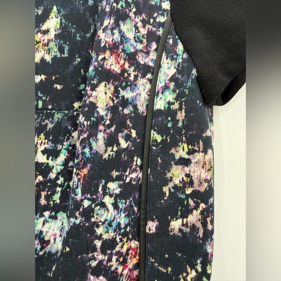 CLUB MONACO Shayla Mini Dress Black Abstract Print Faux leather Trim Size 8 - Picture 9 of 16